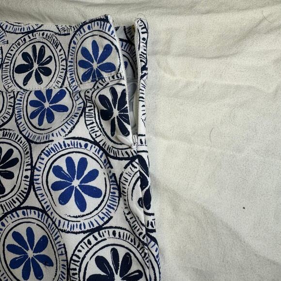 Mudpie Serena Scallop Shorts with zipper side. Blue. Size M. - Picture 4 of 7